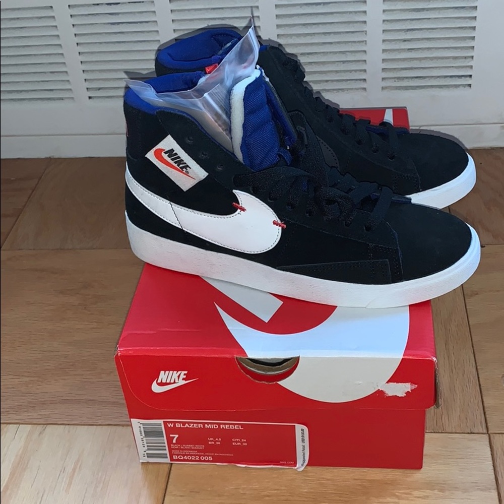 Nike women’s Blazer Mid Rebel